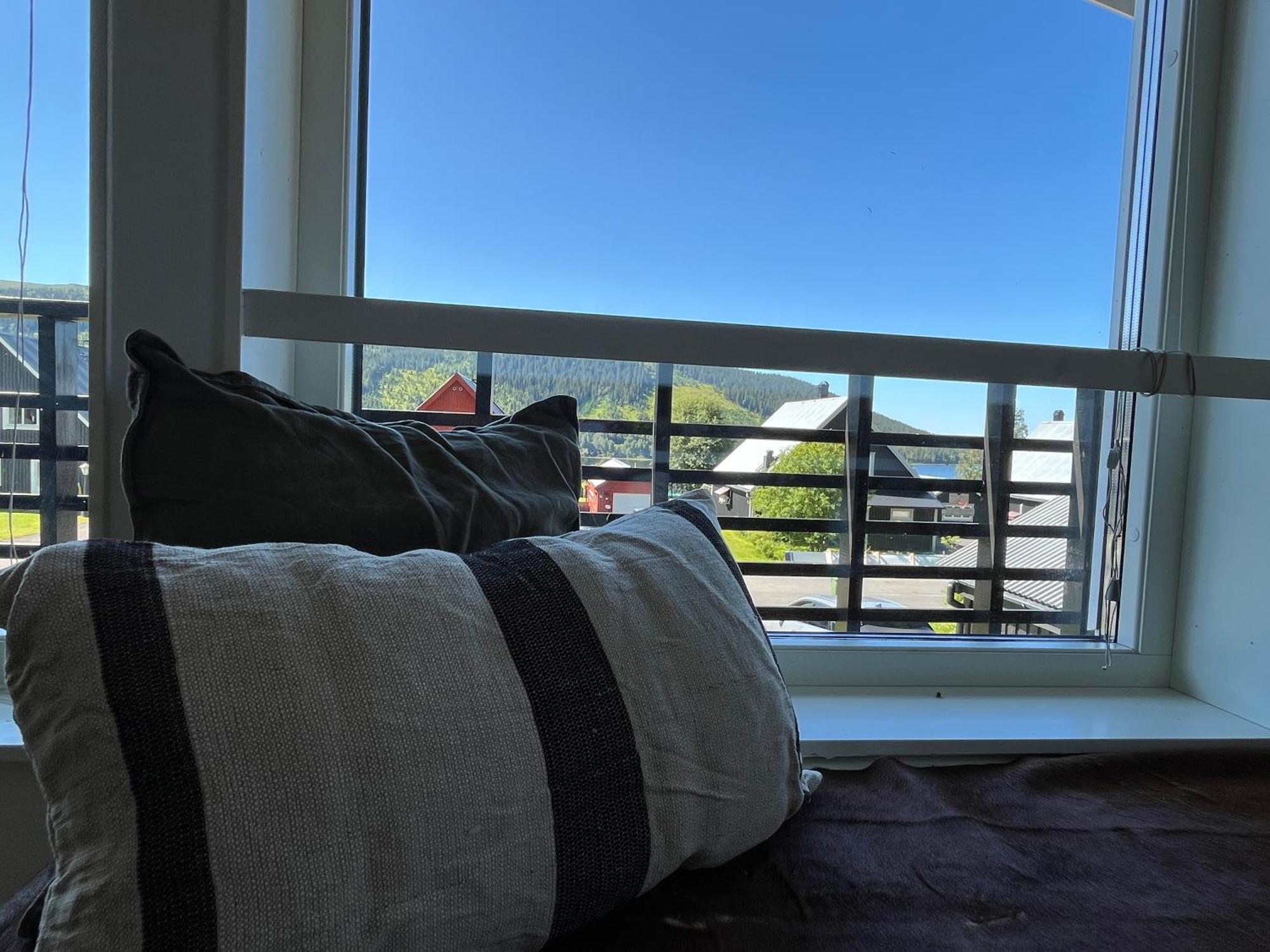 Travel - Solbringen Eller Lilla Sol